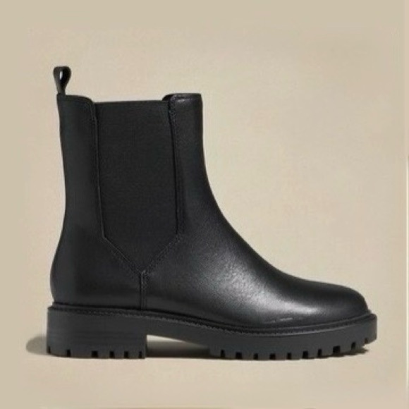Banana Republic Shoes - BANANA REPUBLIC | Lugg Sole Leather Chelsea Boots in Black | Sz 8.5